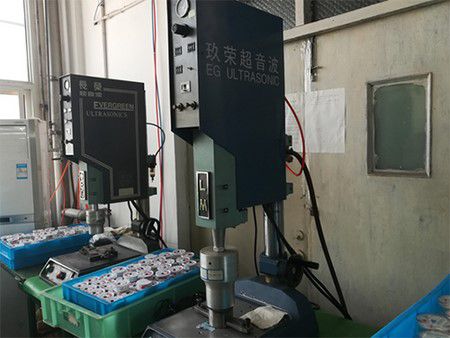 Ultrasonic plastic welding machine