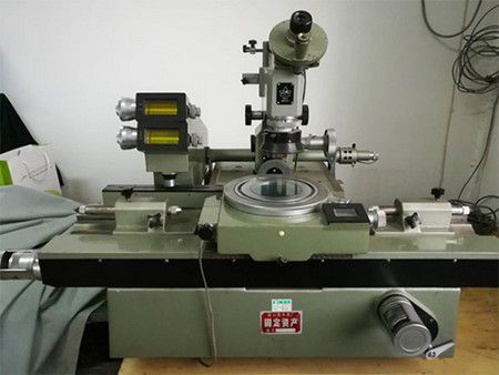 195A universal tool microscope (to measure product dimensions) 